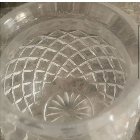 Elegant Clear PGA glass bowl! - Picture 5 of 7